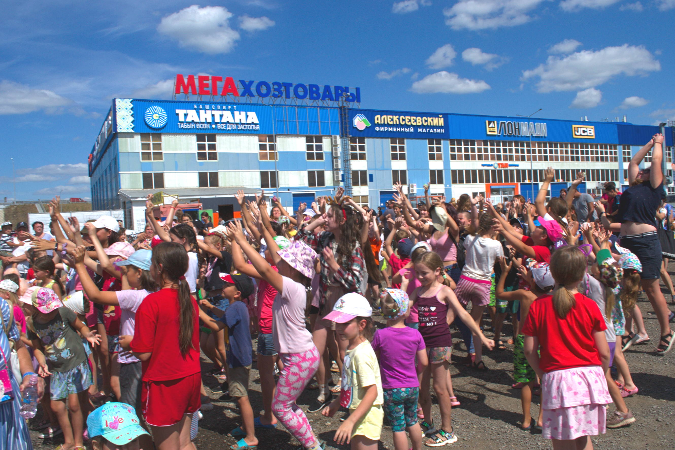 Жители и гости Чесноковки отдохнули на пенной вечеринке